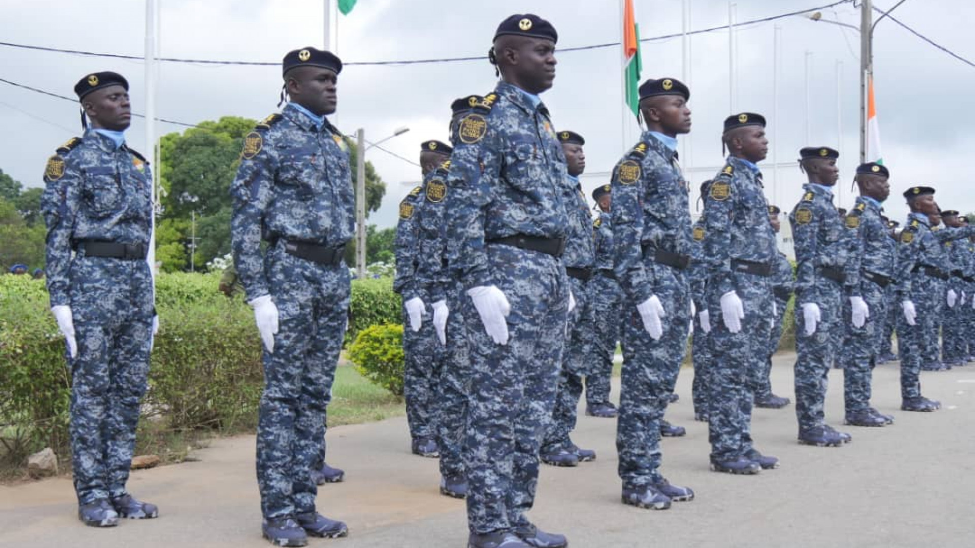DGAMP /Formation 50 Elèves-Officiers présentés au drapeau national