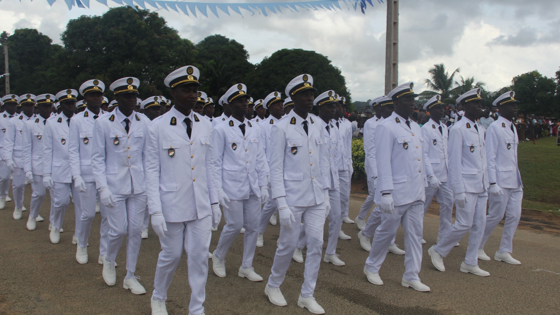 CEREMONIE DE BAPTEME ET DE REMISE D’EPAULETTES AUX ELEVES OFFICIERS ET SOUS -OFFICIERS DE LA 11ème PROMOTION DES AGENTS DE LA DGAMP