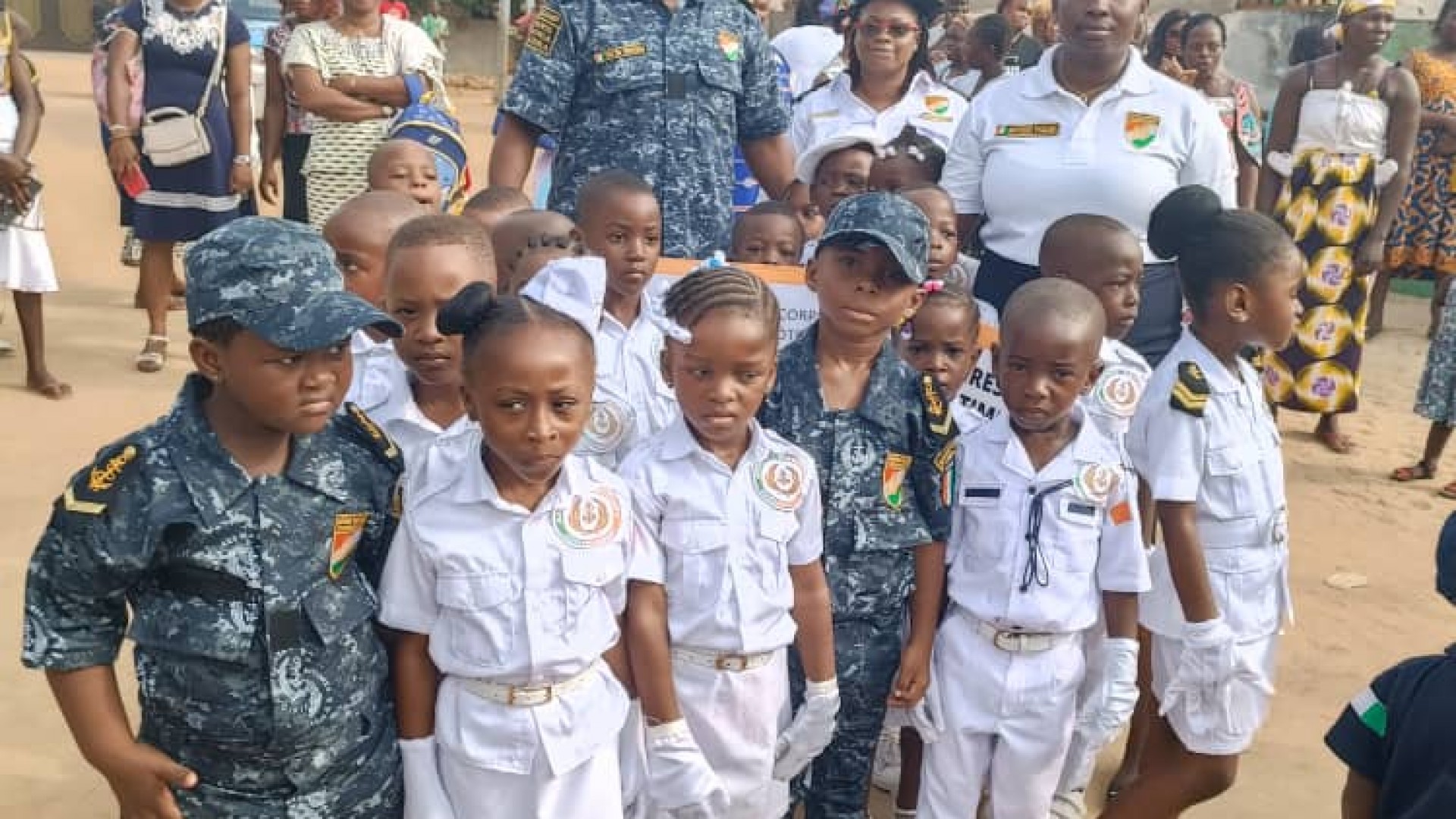 Mardi gras de "rêve d'enfants" à Grand-Bassam